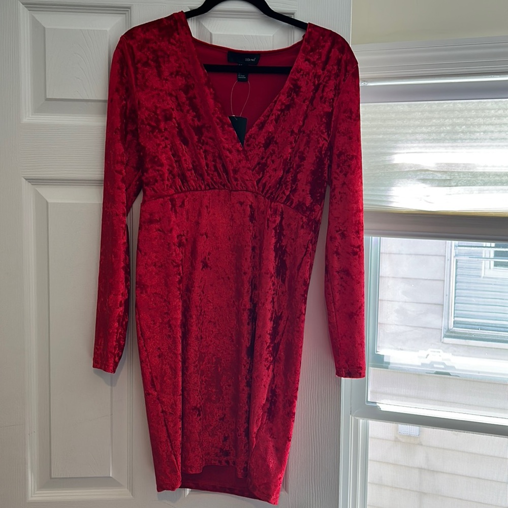 Size medium red velvet long sleeve holiday dress!